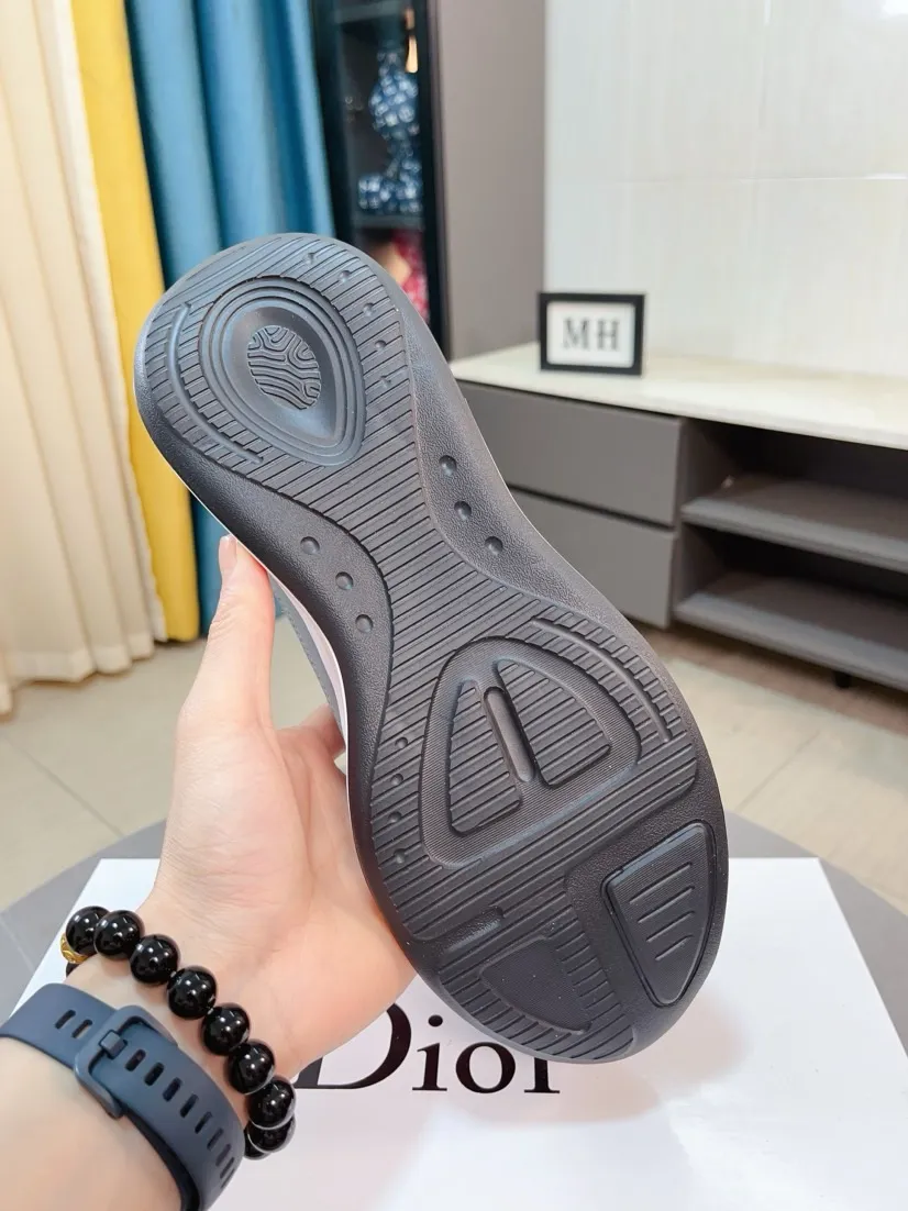 Men's men's shoes 💰440🌹🌹【Dior】Best-selling official website world premiere🔝High-end men's shoes brand official website latest series: The upper is made of imported cowhide with specially designed fabrics➕Mesh breathable lining. Make walking more convenient and comfortable! Compared with the official quality, Midea’s 1:1 replica. Create a fashionable personality to set off your uniqueness! A must-have for trendy men! Classic style. Men's sizes: 38-44.